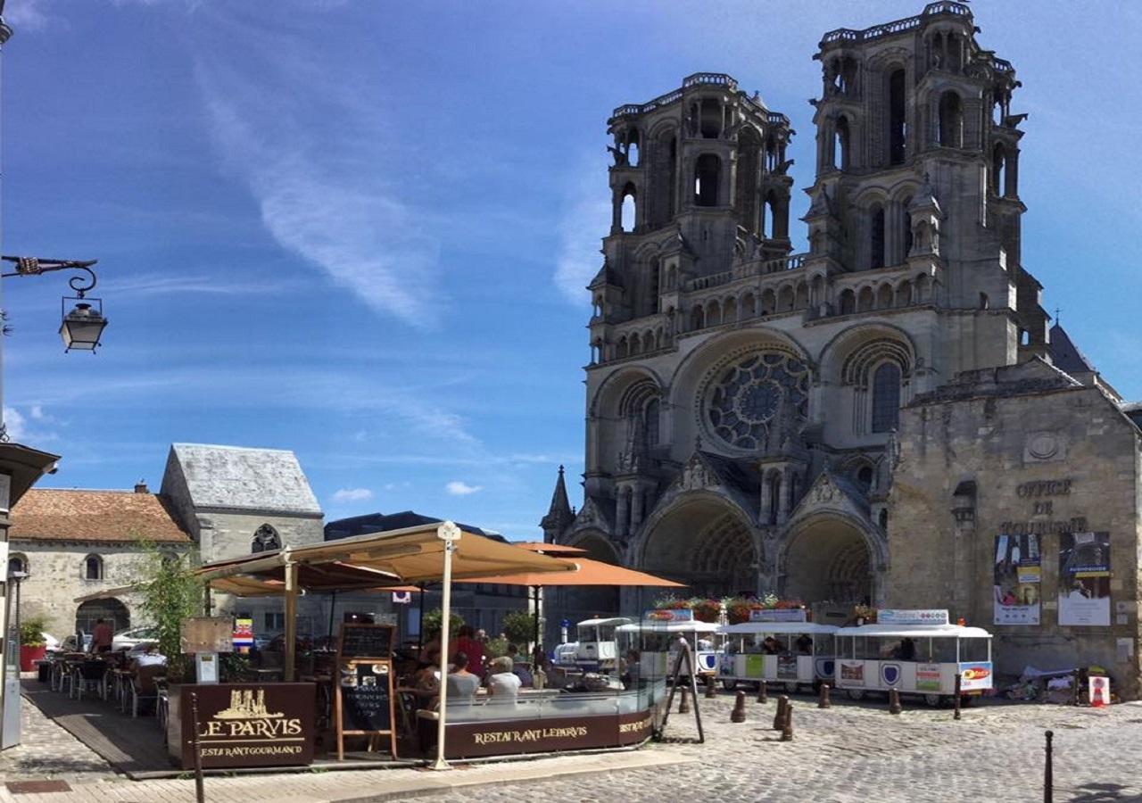 Bed and Breakfast Logis Du Parvis ***Face Cathedrale/In Front Of The Cathedral*** Laon Exteriér fotografie